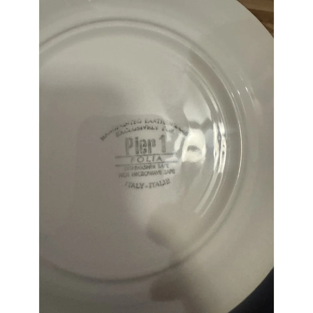 Pier 1 Set of 3 Dinner 7.5 in salad plates Green White Leaf Round Earthenware